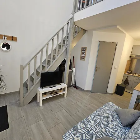 Location Studio Mezzanine Vert-Saint-Denis Extérieur photo